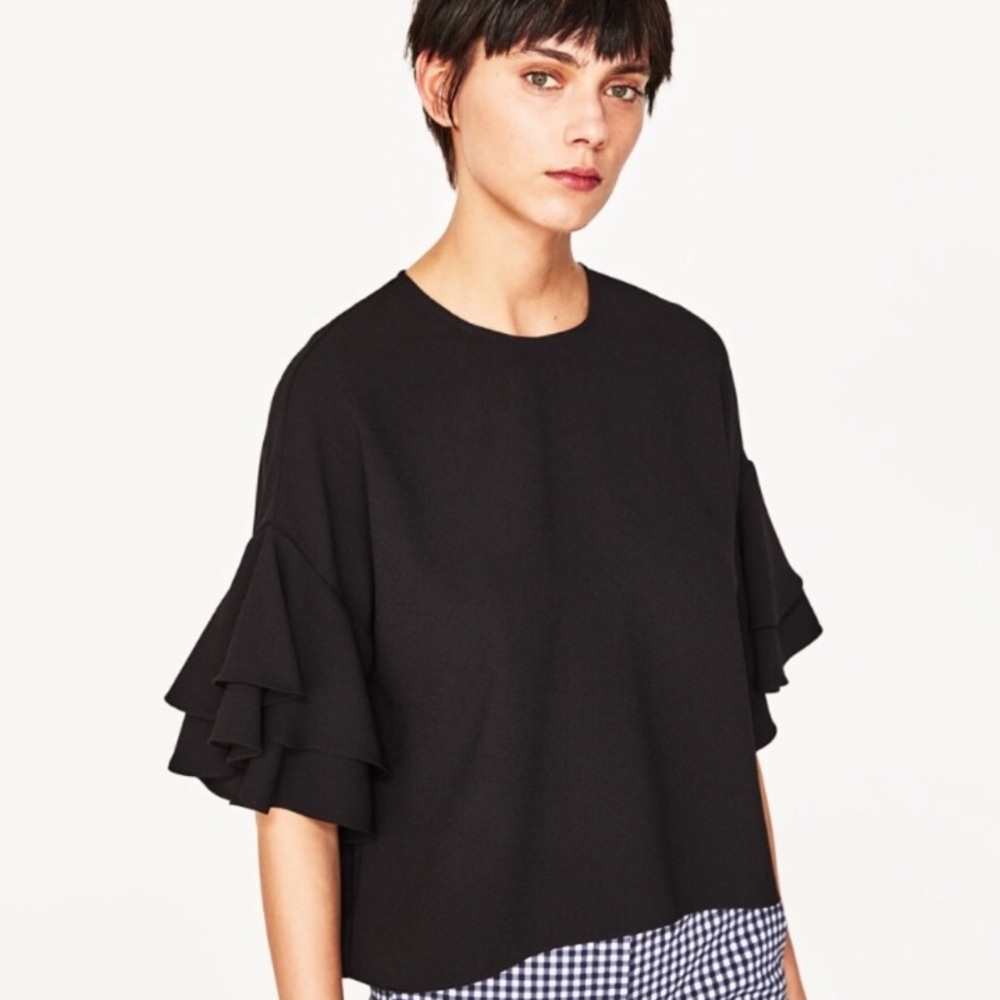 ‼️2 for $20‼️Black Tee with Ruffled Sleeves